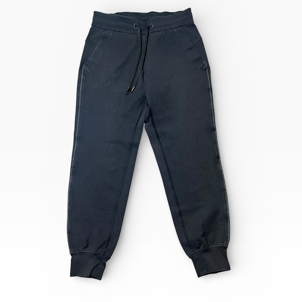 Lululemon On Track Joggers Black Athletic Pants Size 6 Sweatpants Gym Casual